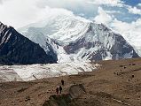 10 Trekking On The Upper Baltoro Glacier Towards Shagring Camp With Baltoro Kangri And Kondus Peak